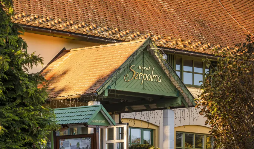 Hotel Sz�palma Porva-Sz�palmapuszta - Okt�ber 23.