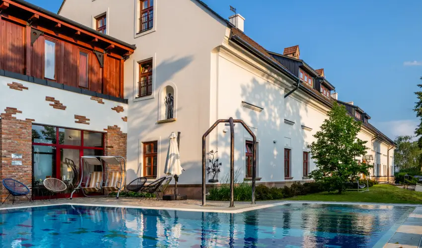 Hotel V�csecity Hern�dv�cse - Okt�ber 23. (min. 2 �j)