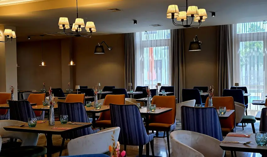 Hotel V�csecity Hern�dv�cse - Okt�ber 23. (min. 2 �j)
