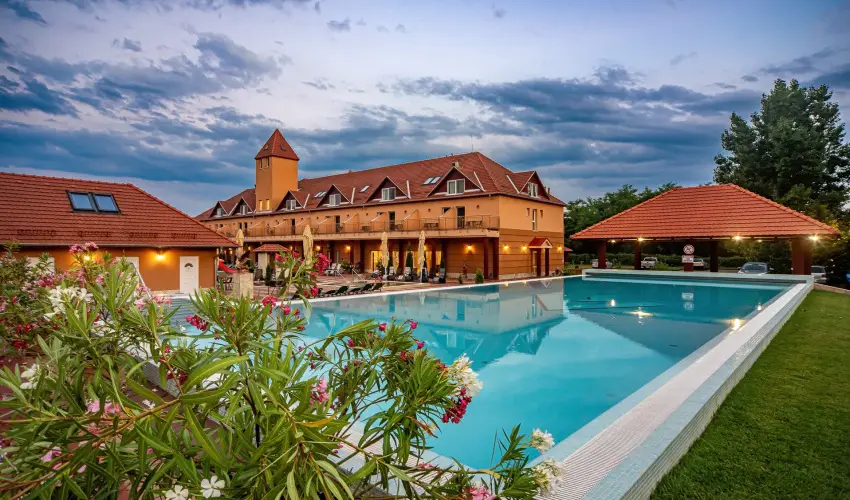 Term�l Hotel Vesta T�pi�szecs� - Okt�ber 23. (min. 2 �j)