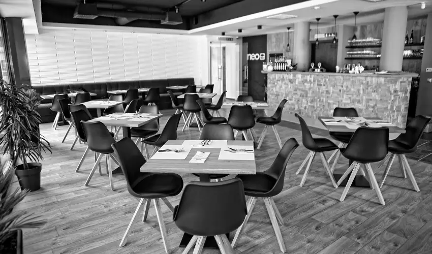 Hotel Vikt�ria S�rv�r - Okt�ber 23. (min. 2 �j)