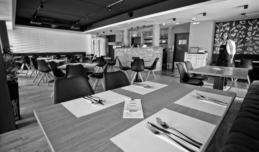 Hotel Vikt�ria S�rv�r - Okt�ber 23. (min. 2 �j)