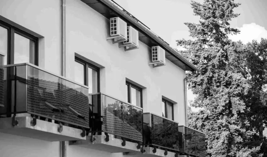 Hotel Vikt�ria S�rv�r - Okt�ber 23. (min. 2 �j)