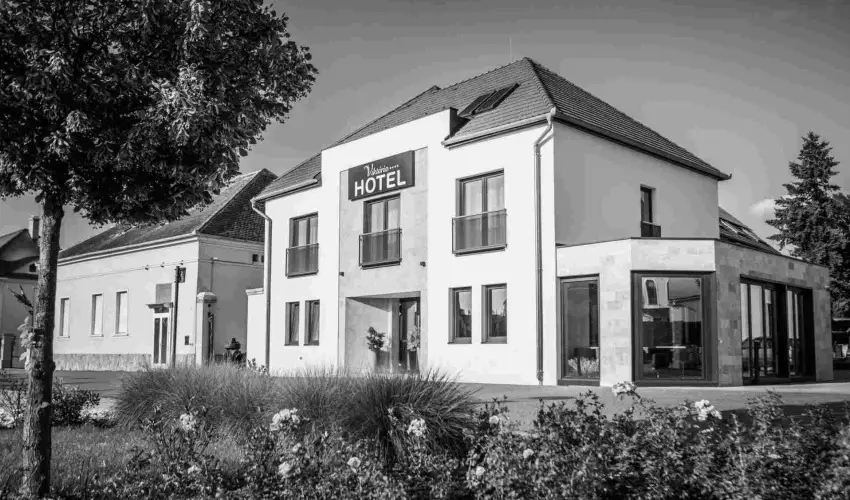 Hotel Vikt�ria S�rv�r - Okt�ber 23. (min. 2 �j)