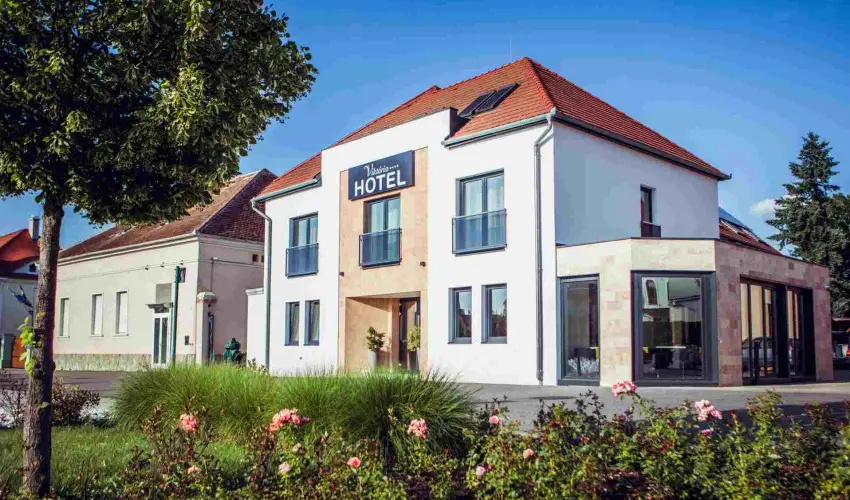 Hotel Viktria Srvr - Oktber 23. (min. 2 j)