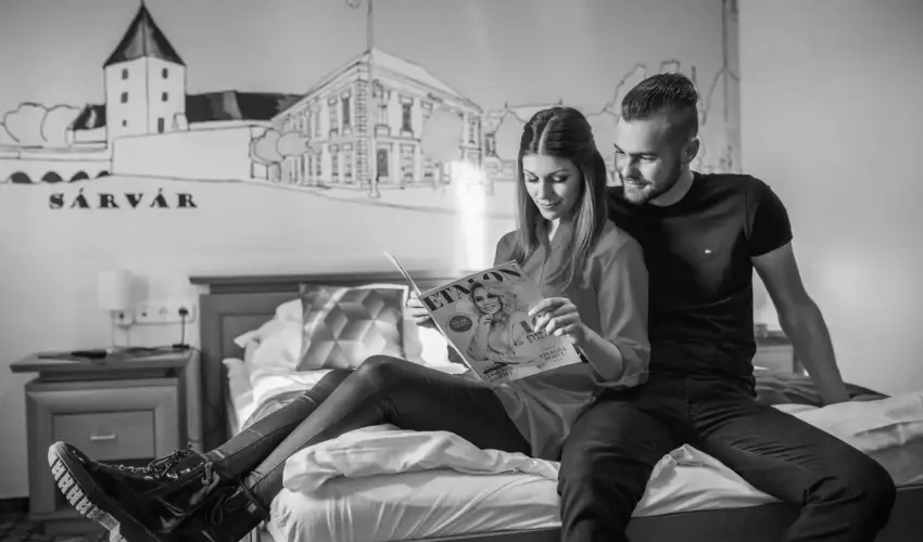 Hotel Vikt�ria S�rv�r - Okt�ber 23. (min. 2 �j)