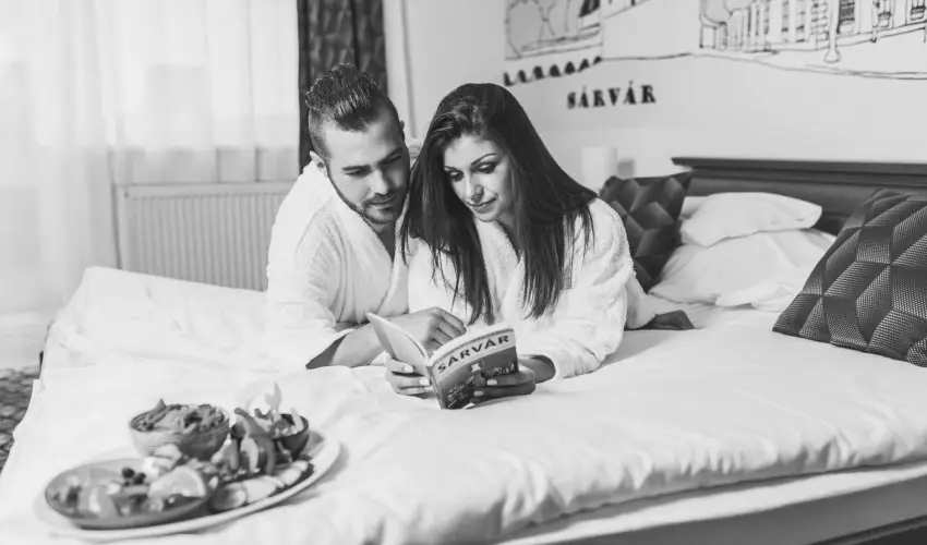 Hotel Vikt�ria S�rv�r - Okt�ber 23. (min. 2 �j)