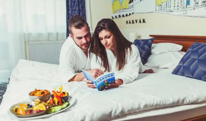 Hotel Viktria Srvr - Oktber 23. (min. 2 j)