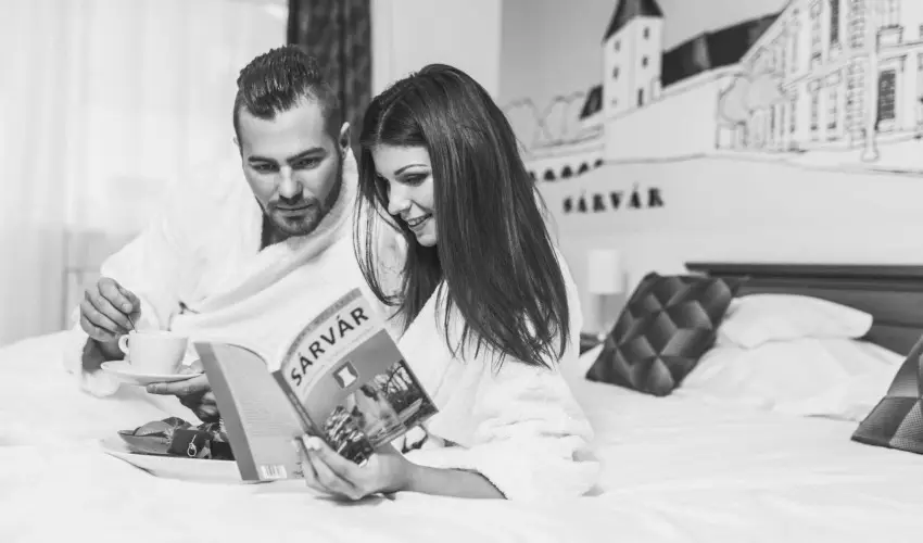 Hotel Vikt�ria S�rv�r - Okt�ber 23. (min. 2 �j)