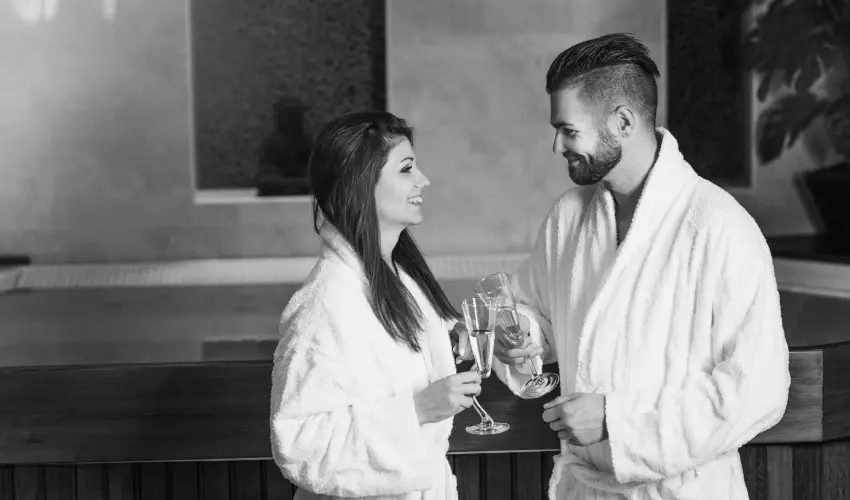 Hotel Vikt�ria S�rv�r - Okt�ber 23. (min. 2 �j)