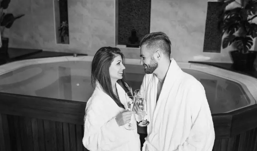 Hotel Vikt�ria S�rv�r - Okt�ber 23. (min. 2 �j)