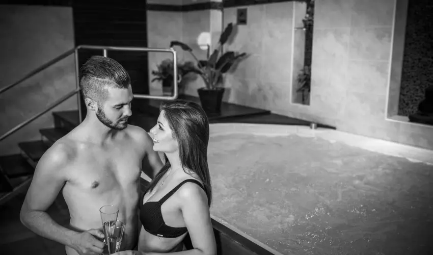 Hotel Vikt�ria S�rv�r - Okt�ber 23. (min. 2 �j)