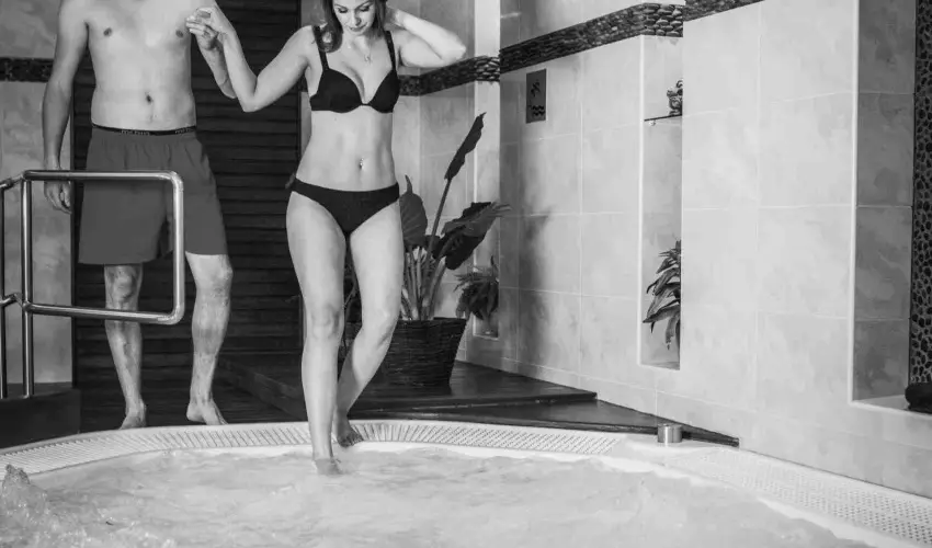 Hotel Vikt�ria S�rv�r - Okt�ber 23. (min. 2 �j)