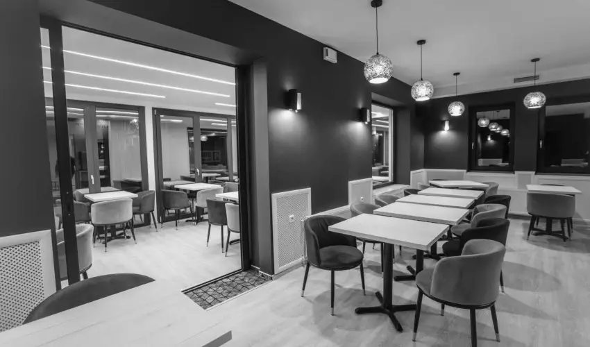 Hotel Vikt�ria S�rv�r - Okt�ber 23. (min. 2 �j)