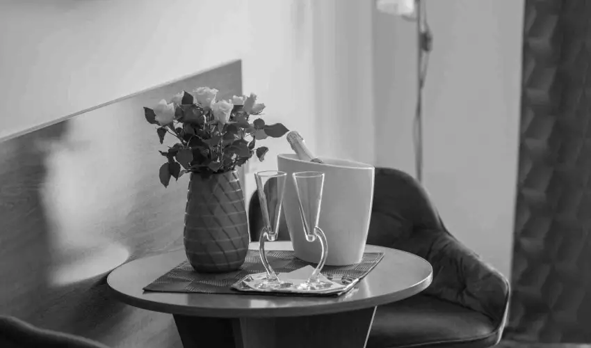 Hotel Vikt�ria S�rv�r - Okt�ber 23. (min. 2 �j)