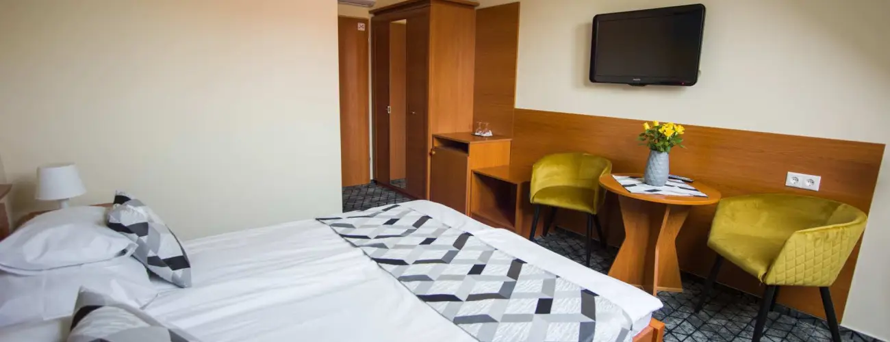 Hotel Viktria Srvr - Oktber 23. (min. 2 j)