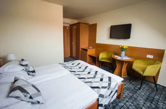 Hotel Viktria - Oktber 23. (min. 2 j)