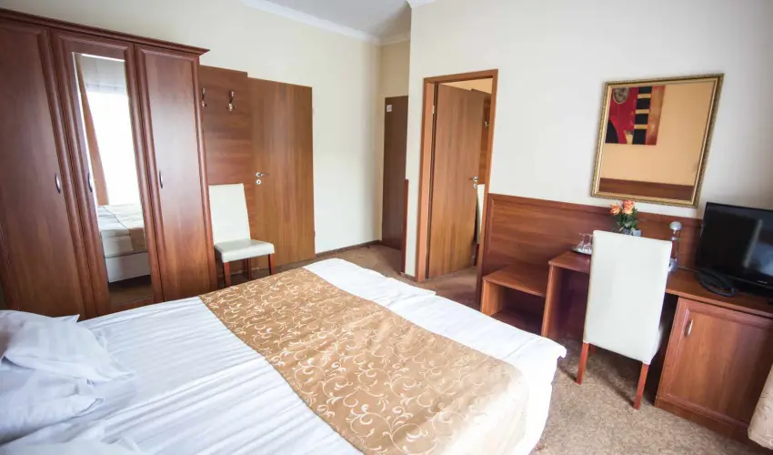 Hotel Vikt�ria S�rv�r - Okt�ber 23. (min. 2 �j)