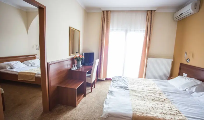 Hotel Vikt�ria S�rv�r - Okt�ber 23. (min. 2 �j)