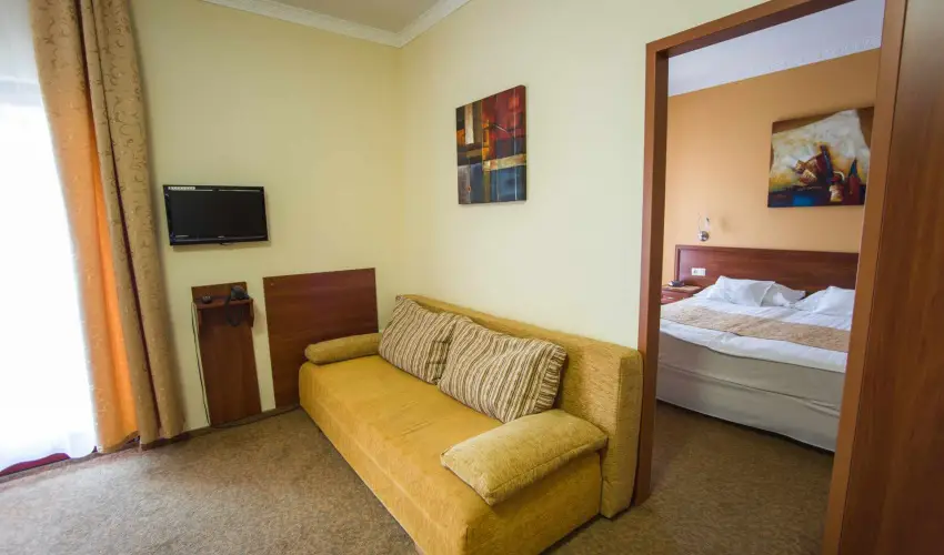 Hotel Vikt�ria S�rv�r - Okt�ber 23. (min. 2 �j)