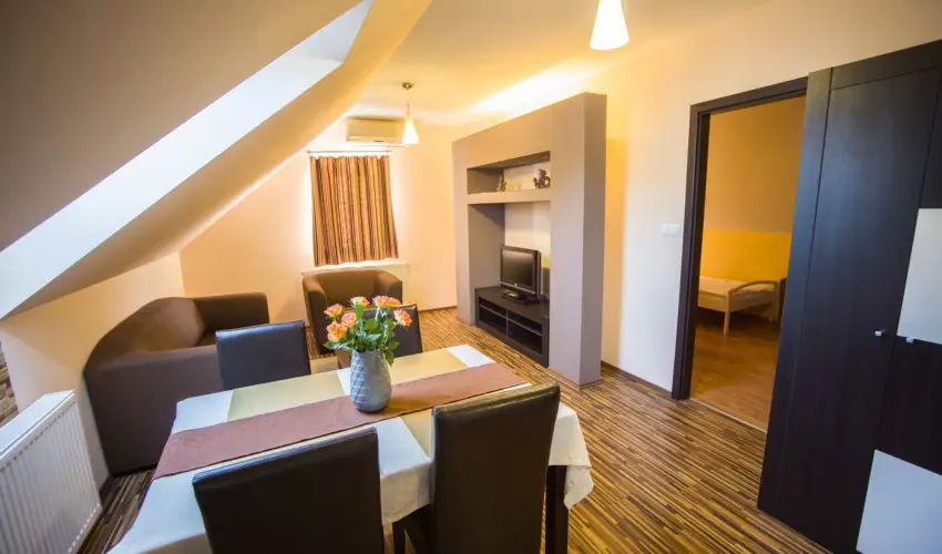 Hotel Vikt�ria S�rv�r - Okt�ber 23. (min. 2 �j)