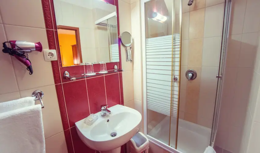 Hotel Vikt�ria S�rv�r - Okt�ber 23. (min. 2 �j)