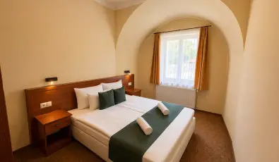 Hotel Vikt�ria S�rv�r