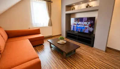Hotel Vikt�ria S�rv�r