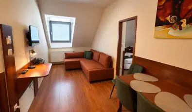 Hotel Vikt�ria S�rv�r