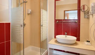Hotel Vikt�ria S�rv�r