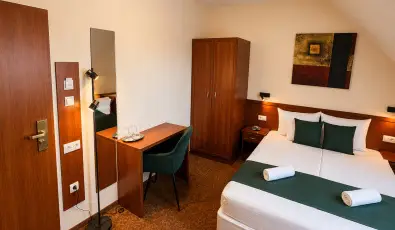 Hotel Vikt�ria S�rv�r
