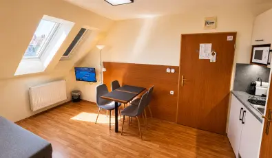 Hotel Vikt�ria S�rv�r