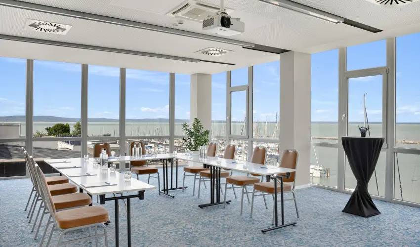 Hotel Yacht Wellness & Business Si�fok - Okt�ber 23. (min. 2 �j)