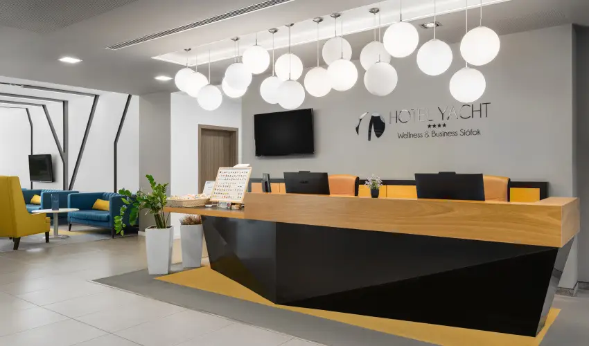 Hotel Yacht Wellness & Business Si�fok - Okt�ber 23. (min. 2 �j)