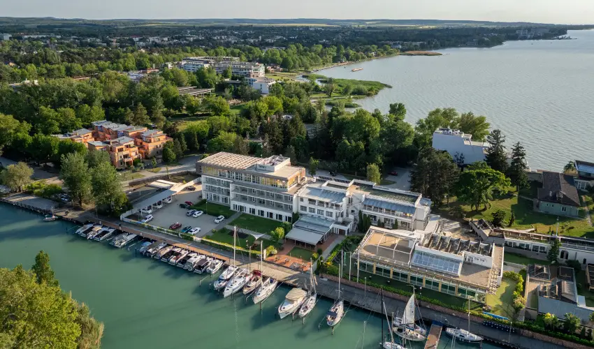 Hotel Yacht Wellness & Business Si�fok - Okt�ber 23. (min. 2 �j)