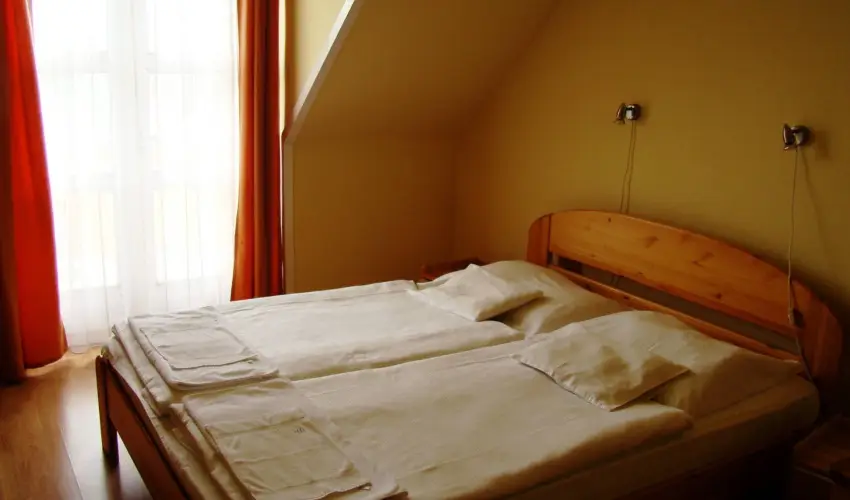 Therm�l Apartmanh�z Kom�rom - Okt�ber 23.