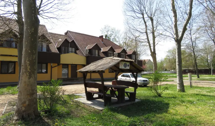 Therm�l Apartmanh�z Kom�rom - Okt�ber 23.