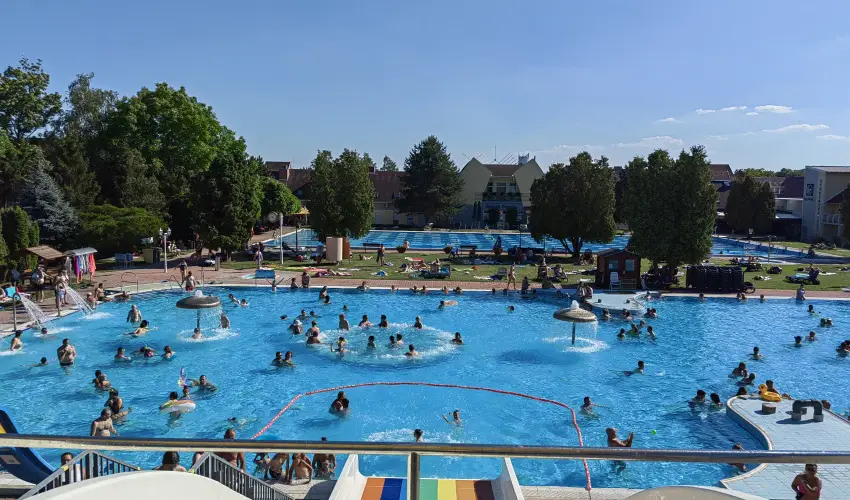 Therm�l Apartmanh�z Kom�rom - Okt�ber 23.