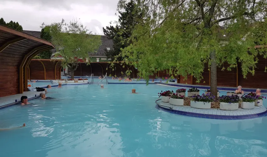 Therm�l Apartmanh�z Kom�rom - Okt�ber 23.