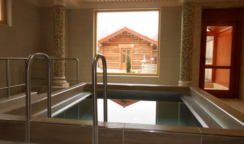 Therm�l Apartmanh�z Kom�rom - Okt�ber 23.