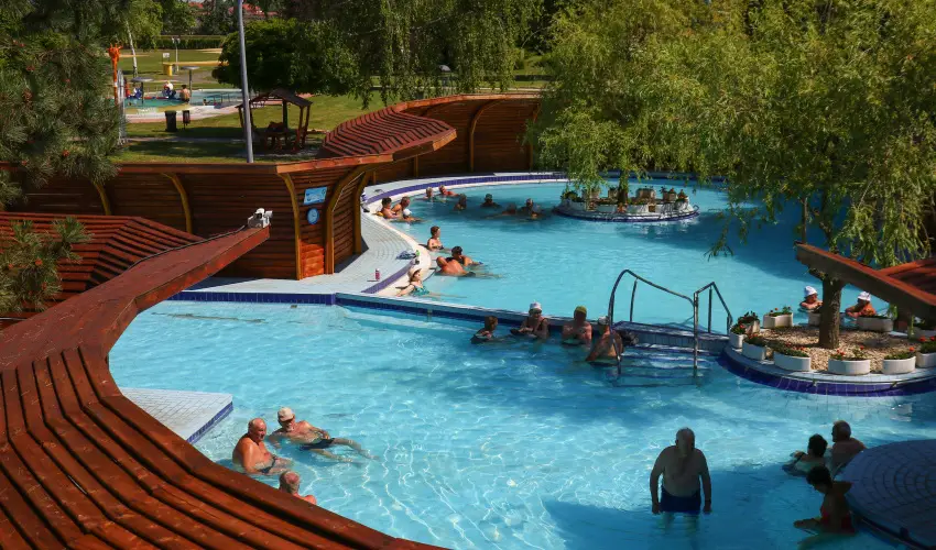 Therm�l Apartmanh�z Kom�rom - Okt�ber 23.