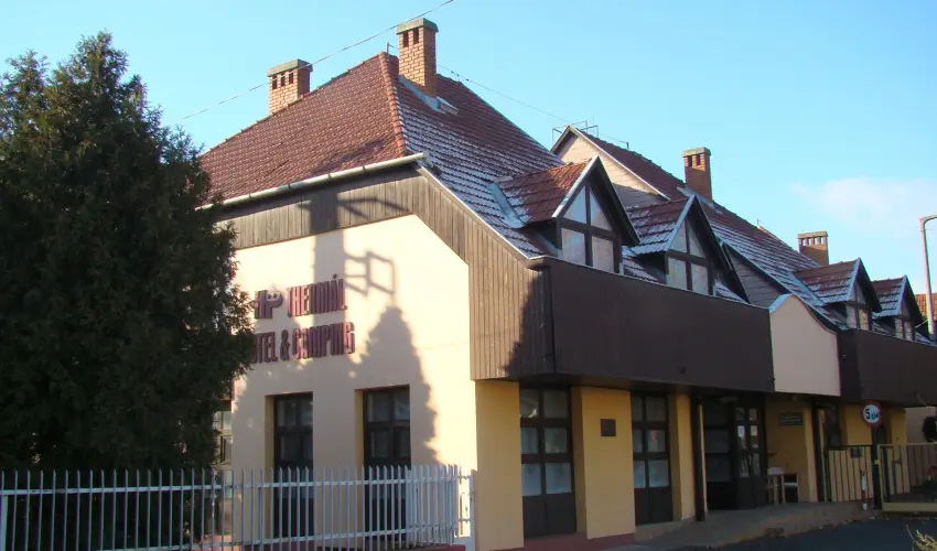 Therm�l Apartmanh�z Kom�rom - Okt�ber 23.