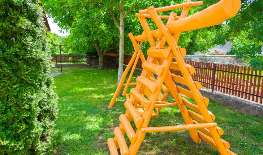 Huszr Vendghz rvnyes - Oktber 23. (min. 2 j)