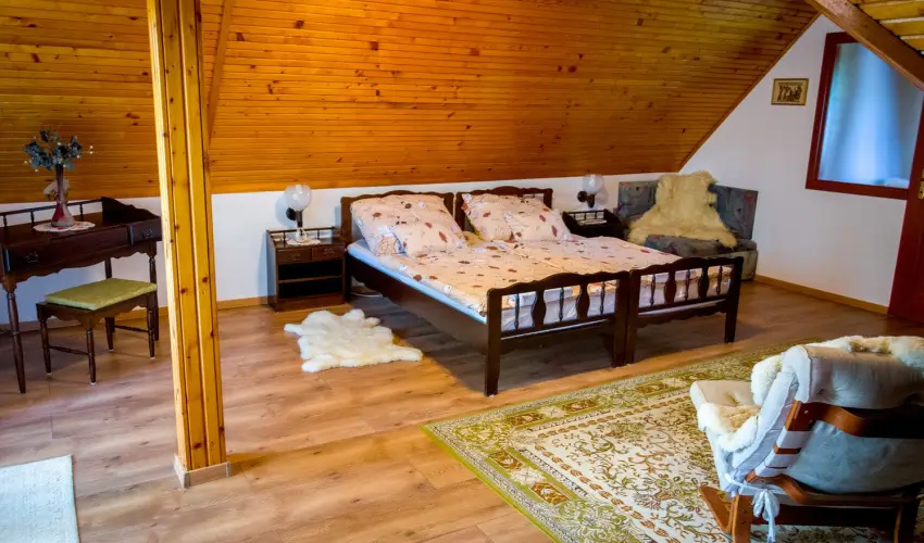 Huszr Vendghz rvnyes - Oktber 23. (min. 2 j)