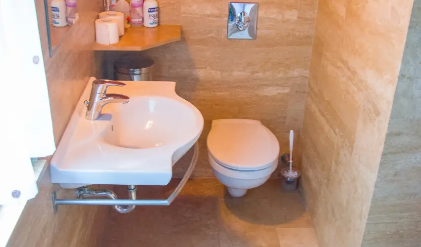 Huszr Vendghz rvnyes - Oktber 23. (min. 2 j)