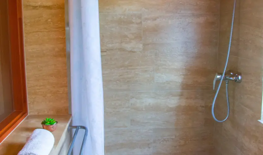 Huszr Vendghz rvnyes - Oktber 23. (min. 2 j)