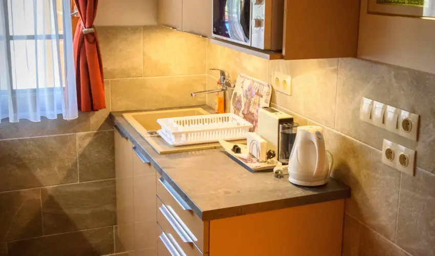 Huszr Vendghz rvnyes - Oktber 23. (min. 2 j)