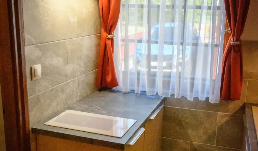 Huszr Vendghz rvnyes - Oktber 23. (min. 2 j)