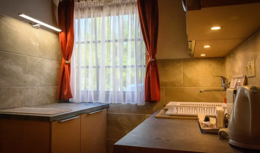 Huszr Vendghz rvnyes - Oktber 23. (min. 2 j)