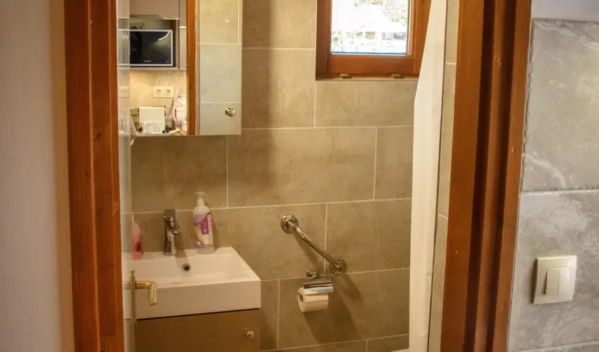 Huszr Vendghz rvnyes - Oktber 23. (min. 2 j)